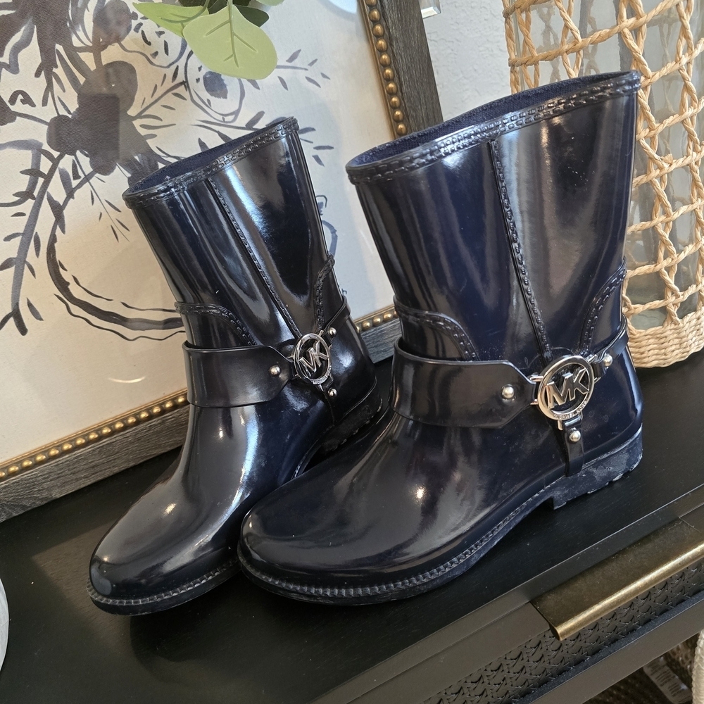 MICHAEL KORS FULTON ICONIC LOGO HARNESS NAVY BLUE SHORT RAIN BOOTS